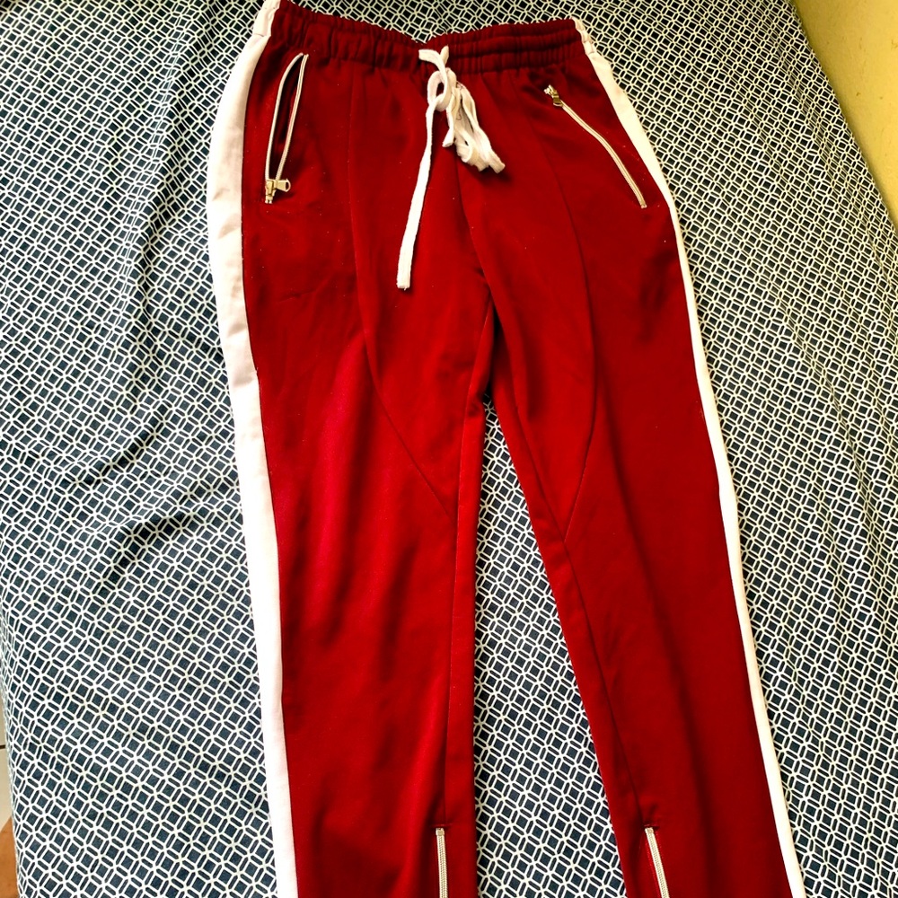 Jogger with zip on each sides fits 34-36 
Med